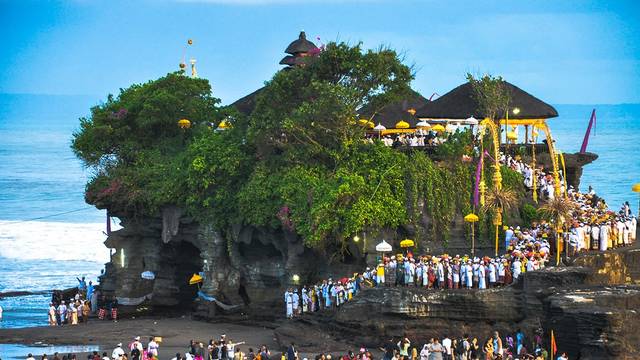 Tanah Lot Optimistis Capai Target 1,7 Juta Kunjungan